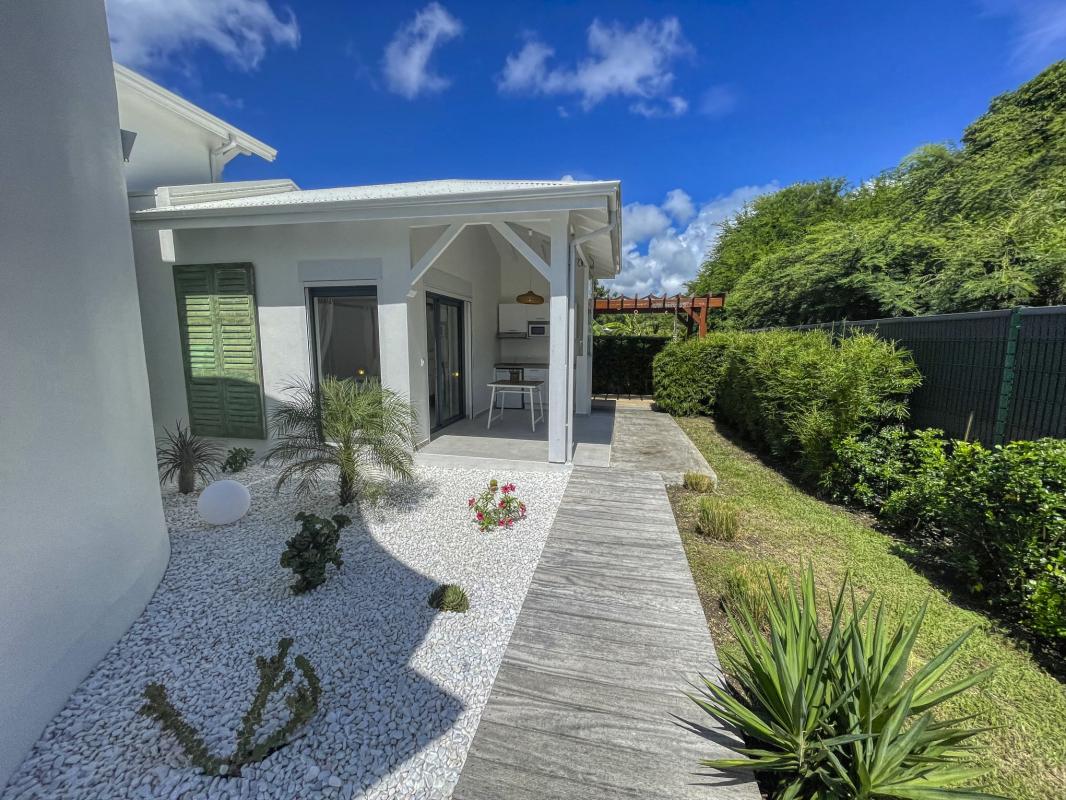 39 Location villa piscine accès plage Saint François Guadeloupe_jardin